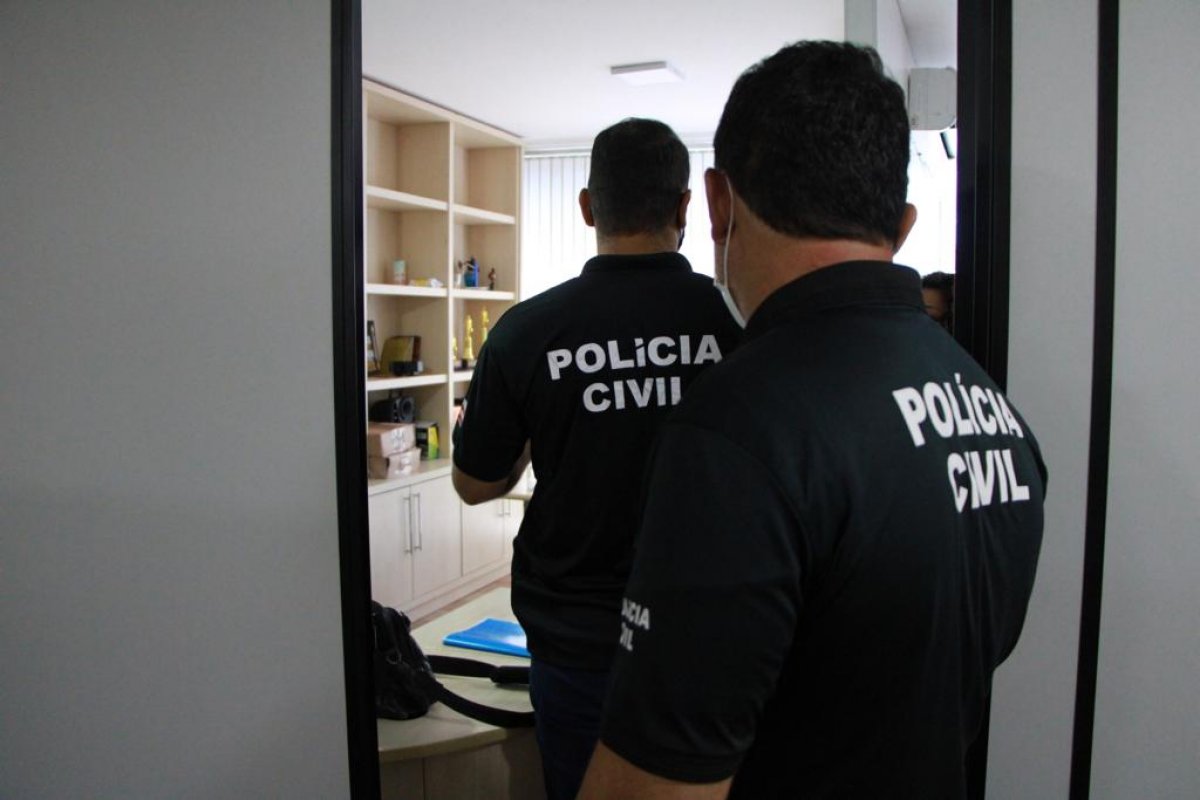 Mulher é presa em flagrante por estupro de vulnerável em Santana