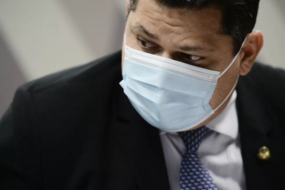 Alcolumbre alega falta de quórum e cancela sessão da CCJ sobre reforma tributária