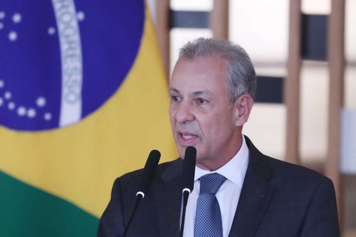 Assembleia de acionistas da Petrobras está mantida para o dia 13, diz Bento Albuquerque