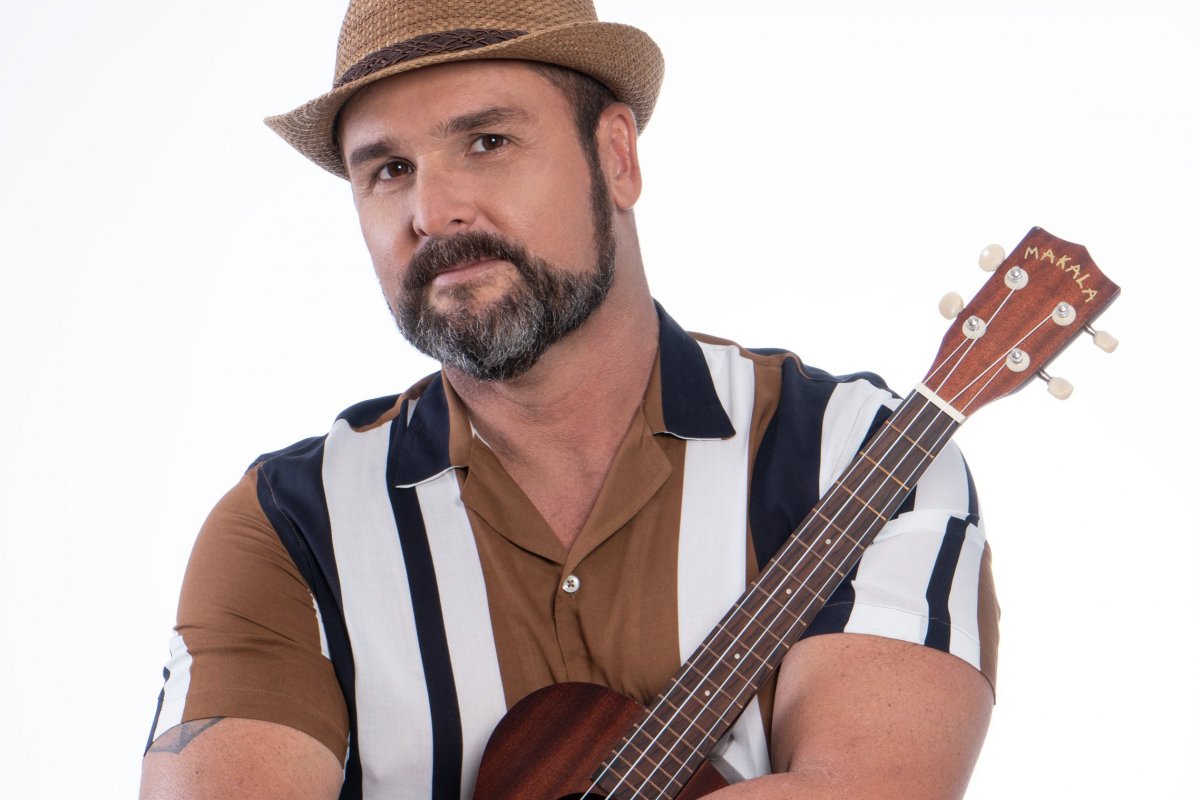 Estakazero comanda clima de São João no Hype Bar, no sábado (9)