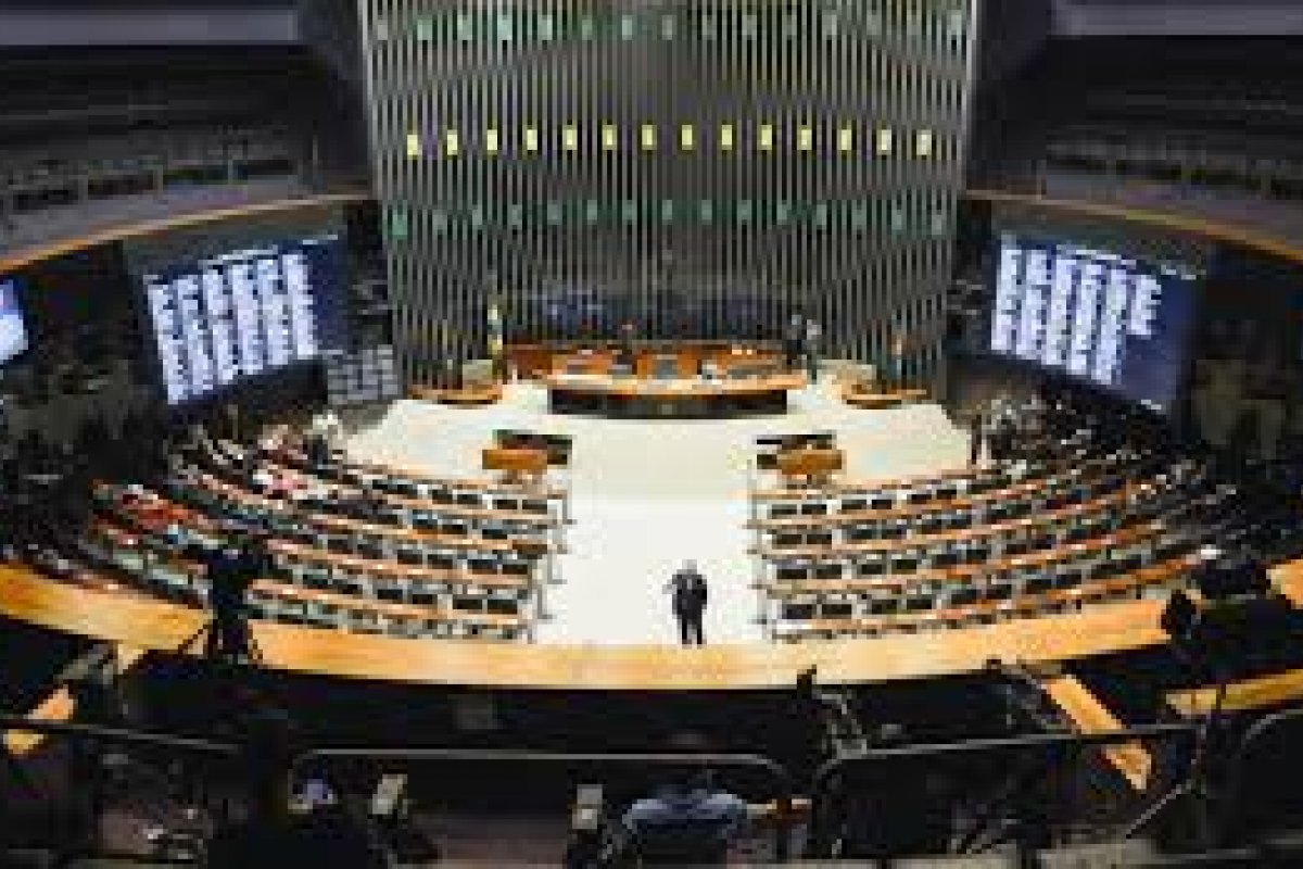 PL torna crime submeter criança à atividade artística que fira dignidade sexual  