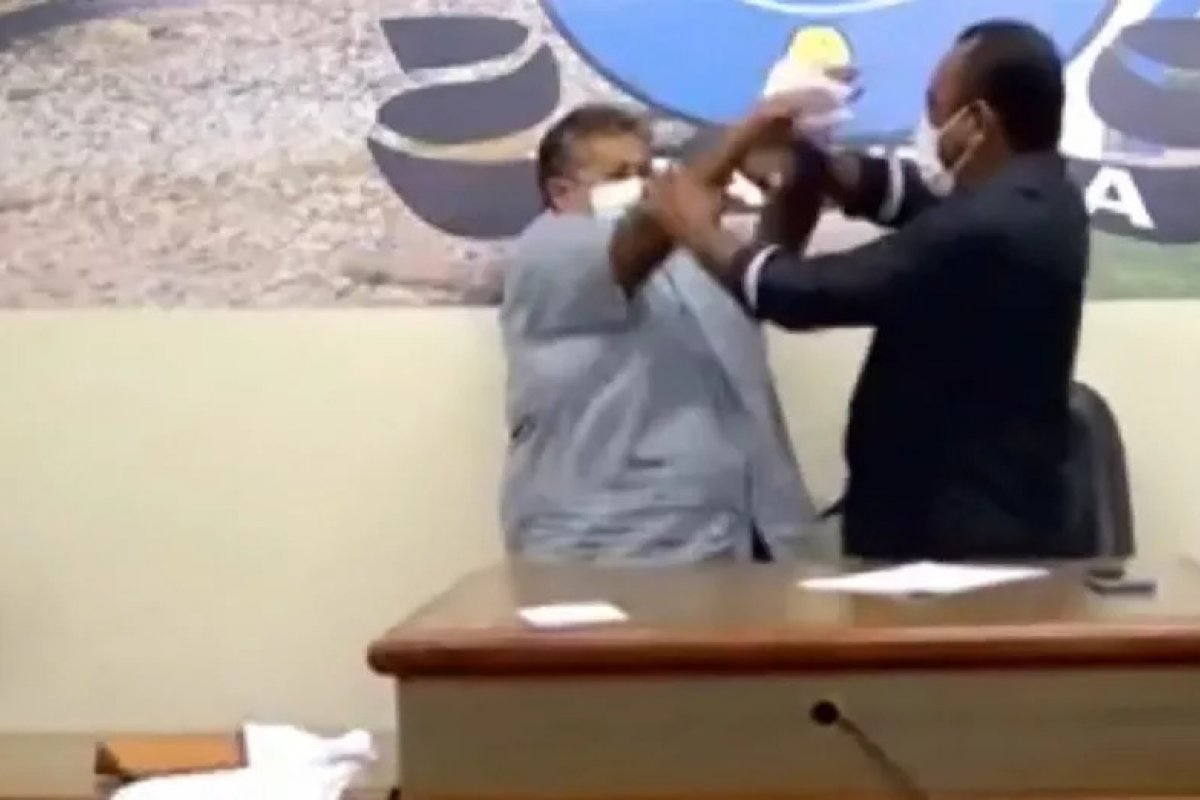 Agressão de vereador a presidente de Câmara na BA é investigada pela Polícia Civil 