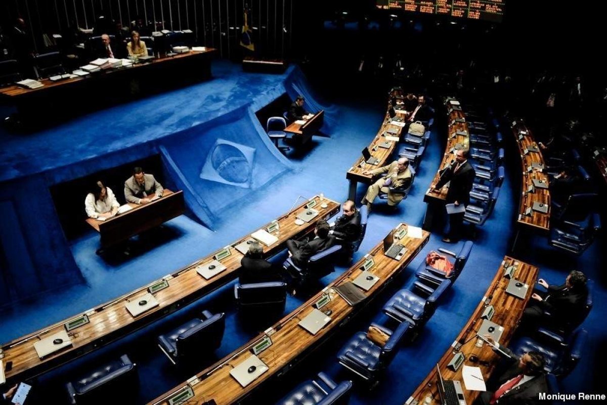 Solicitação de CPI do MEC possui 27 assinaturas necessárias