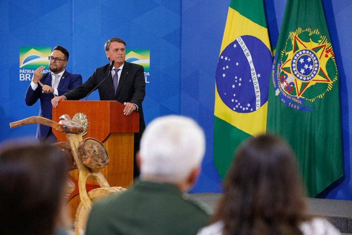 Bolsonaro diz que querem ‘forçar a barra’ sobre corrupção no governo