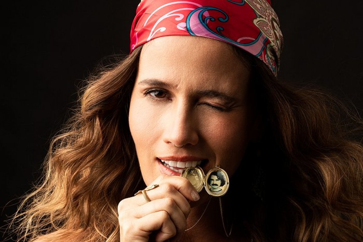 Ana Cañas chega a São Paulo com turnê cantando Belchior  