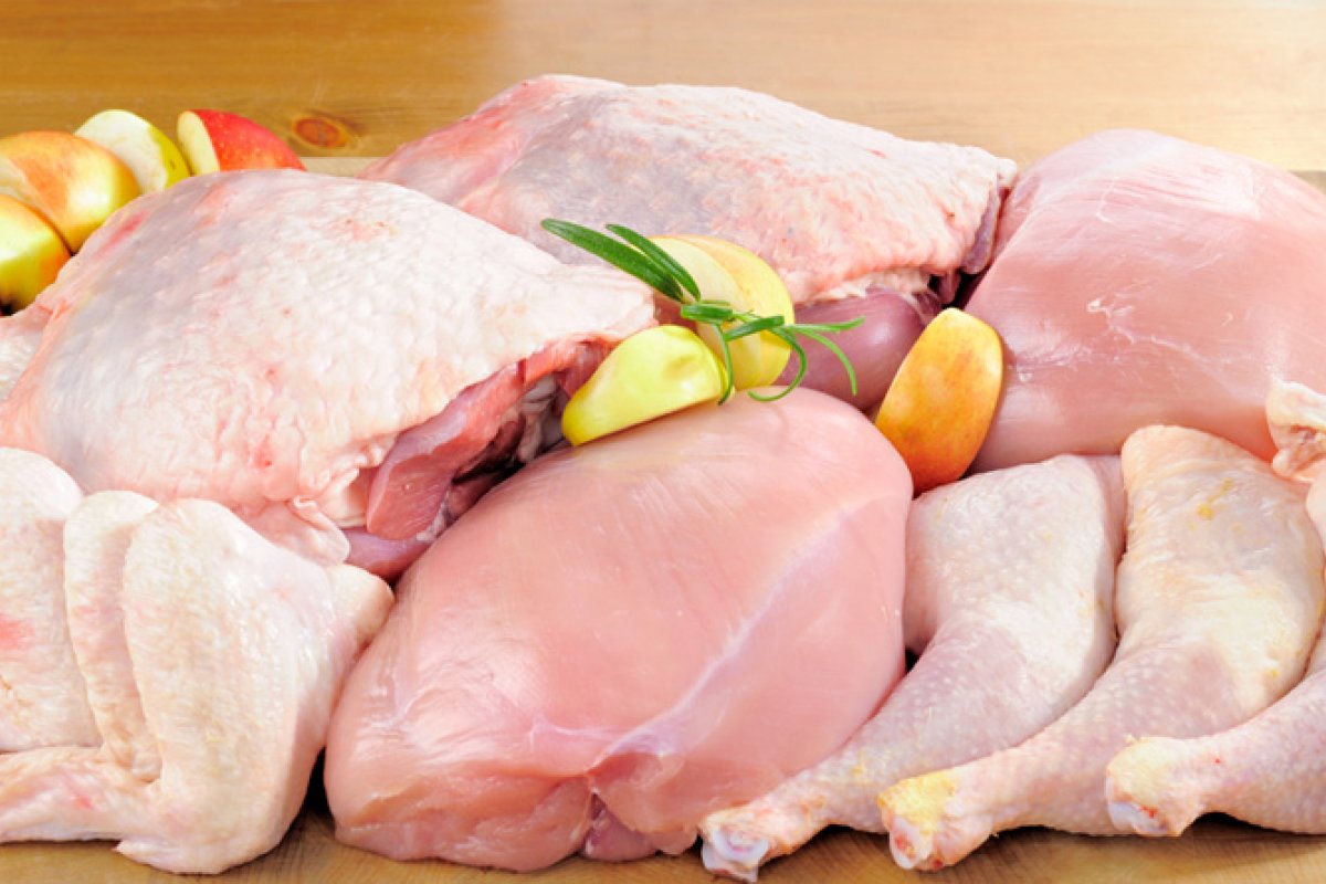Com demanda internacional, carne de frango registra aumento no Brasil