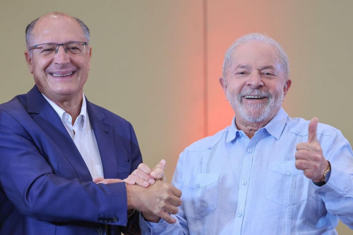 Lançamento da chapa Lula-Alckmin é adiado para 7 de maio