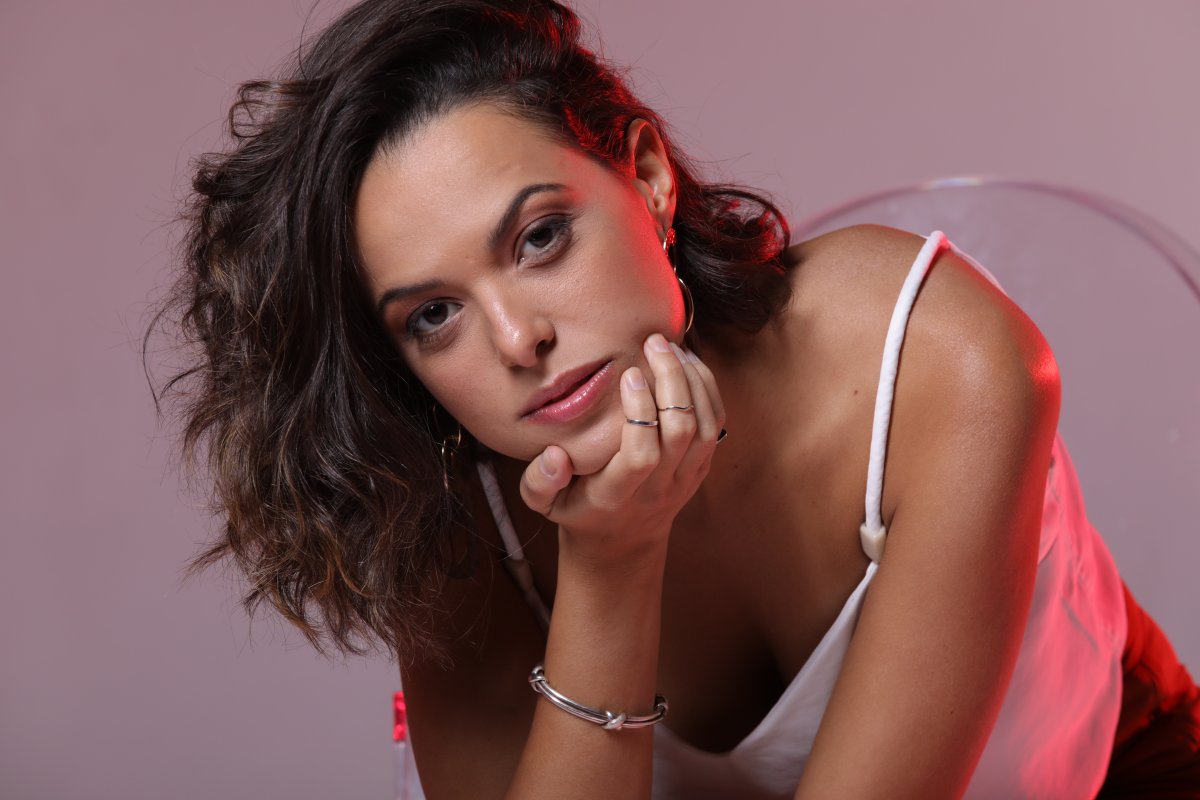 Ex-participante do The Voice lança o Single Até o Fim   