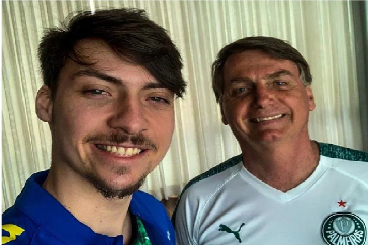 'Não sei se está certo ou errado', diz Bolsonaro sobre filho investigado