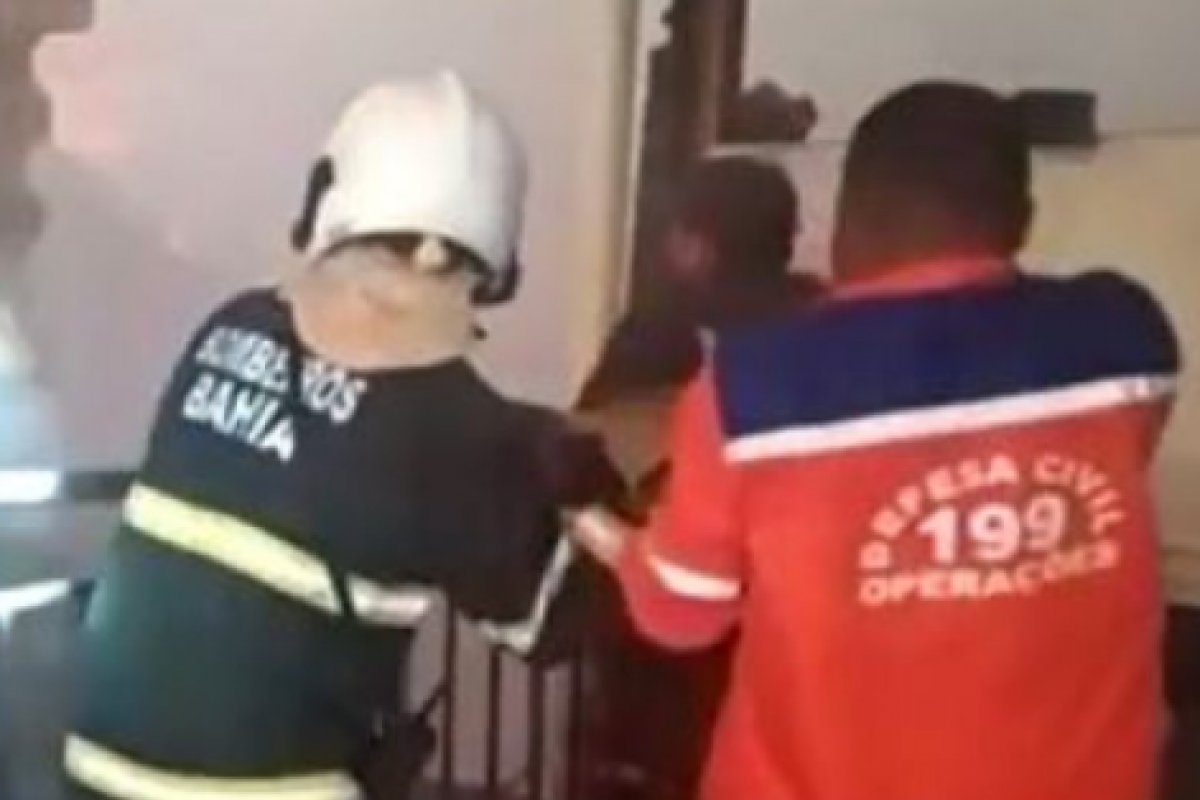 Uma criança fica ferida após incêndio em lanchonete no bairro de Itapuã, em Salvador