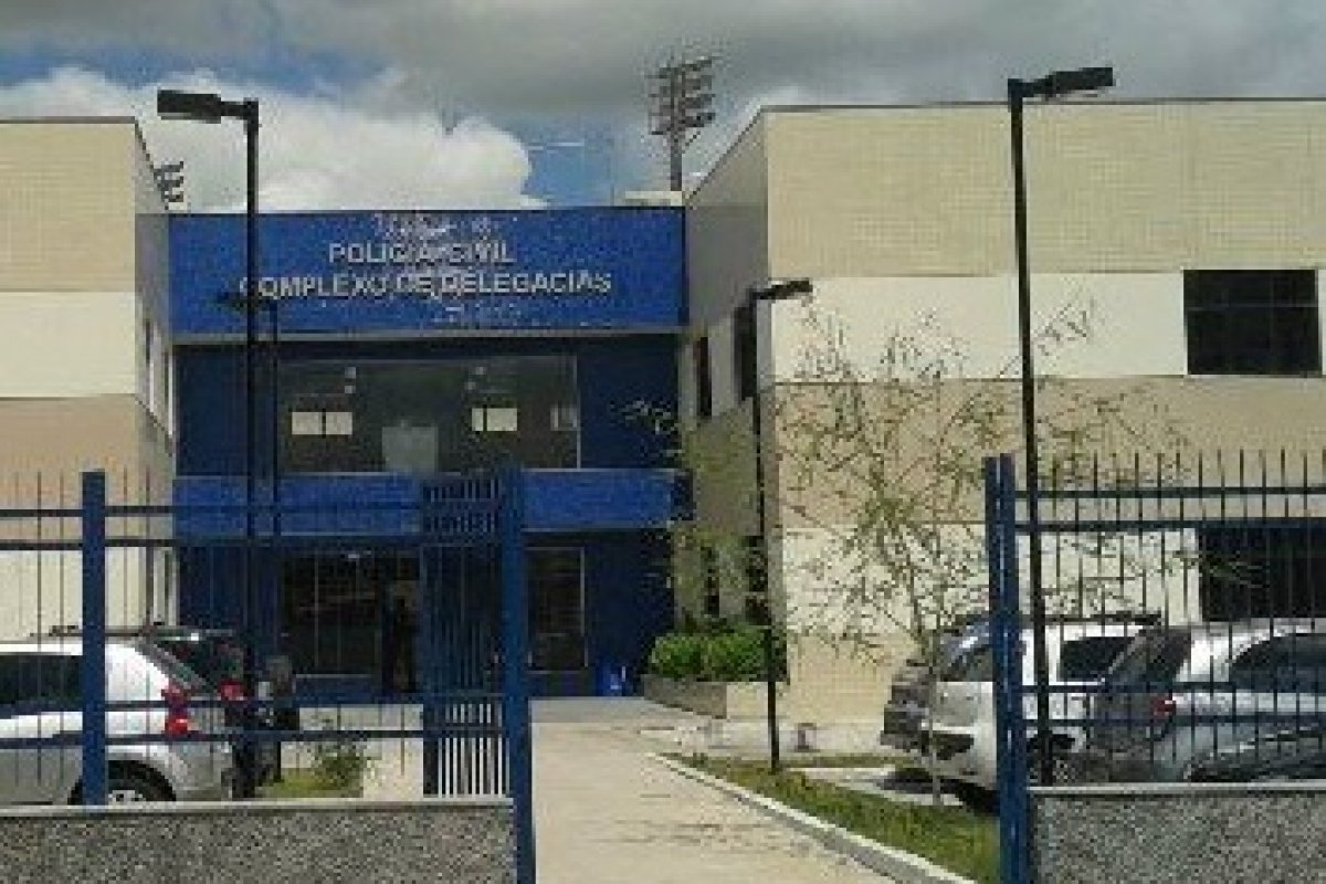 Pastor é preso sob suspeita de estuprar duas mulheres, em Feira de Santana