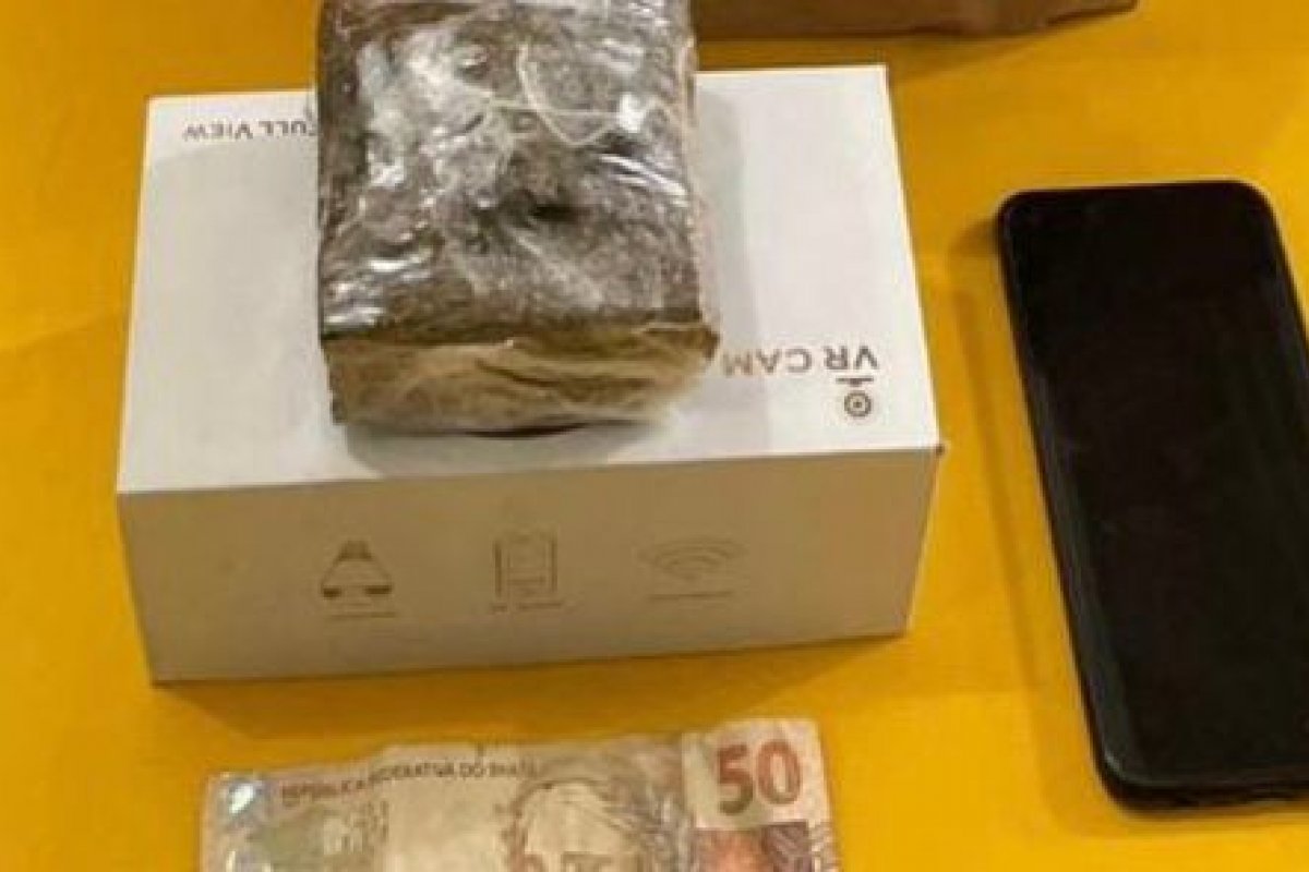 Polícia Militar descobre comércio de drogas em loja de açaí em Lauro de Freitas 