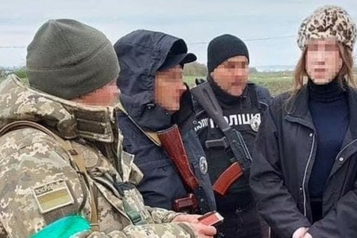 Homem se disfarça de mulher para não servir ao exército ucraniano   