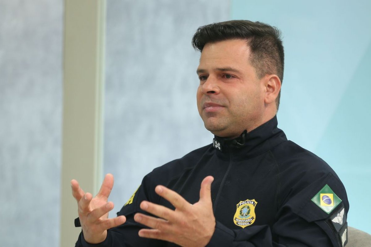Diretor da PRF diz que órgão lançará aplicativo com "botão do pânico"  para atender usuários das rodovias