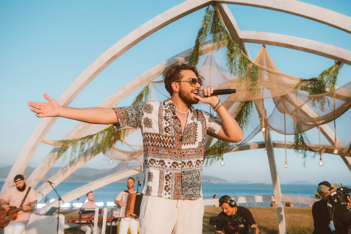 Gustavo Mioto lança o EP "Pé na Areia - Rio de Janeiro"   