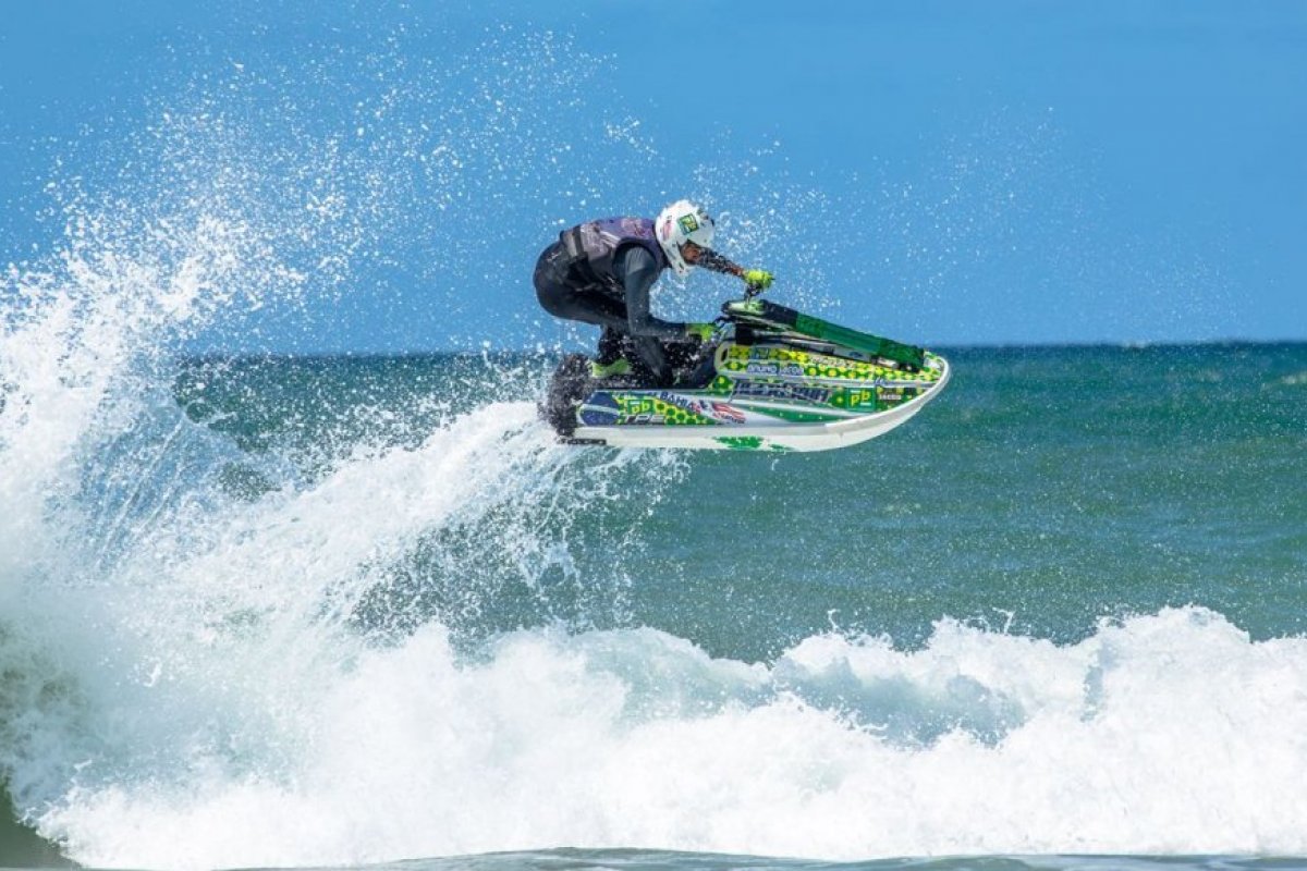 Baiano avança para segunda etapa do mundial de motosurf