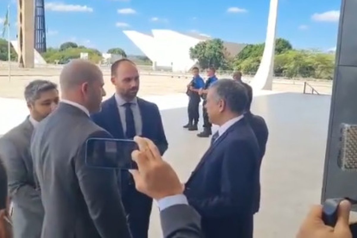 Daniel Silveira e Eduardo Bolsonaro são impedidos de entrar em julgamento no STF; confira