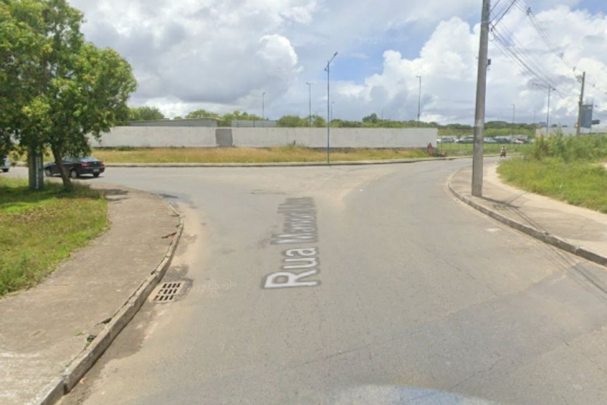 Deslizamento de terra deixa Estrada Velha de Periperi interditada nesta quinta-feira (21)