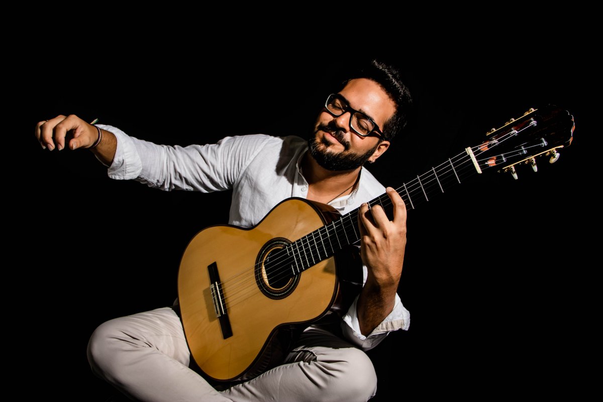 Cainã Cavalcante convida Morgana Moreno e Marcelo Rosário para apresentação no Teatro Sesi 