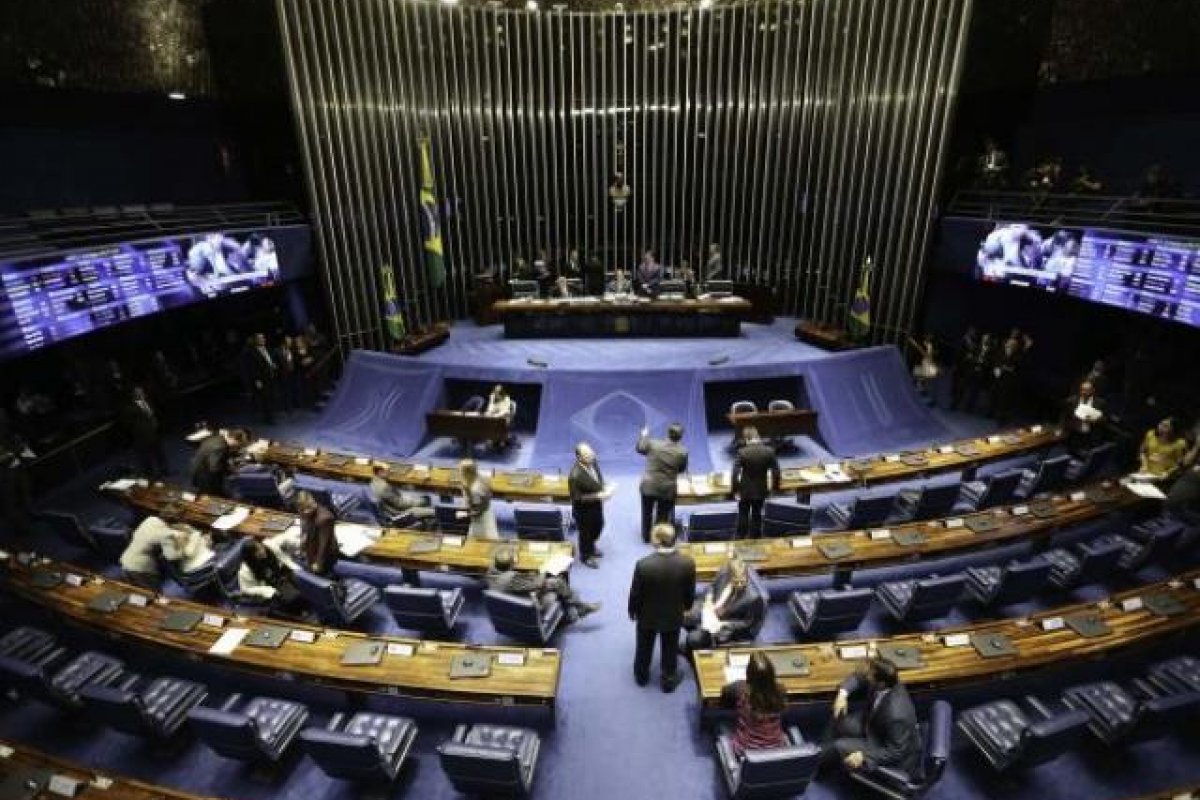 Lei orçamentária mostra tendência de redução de gastos e precarização dos serviços públicos até 2025