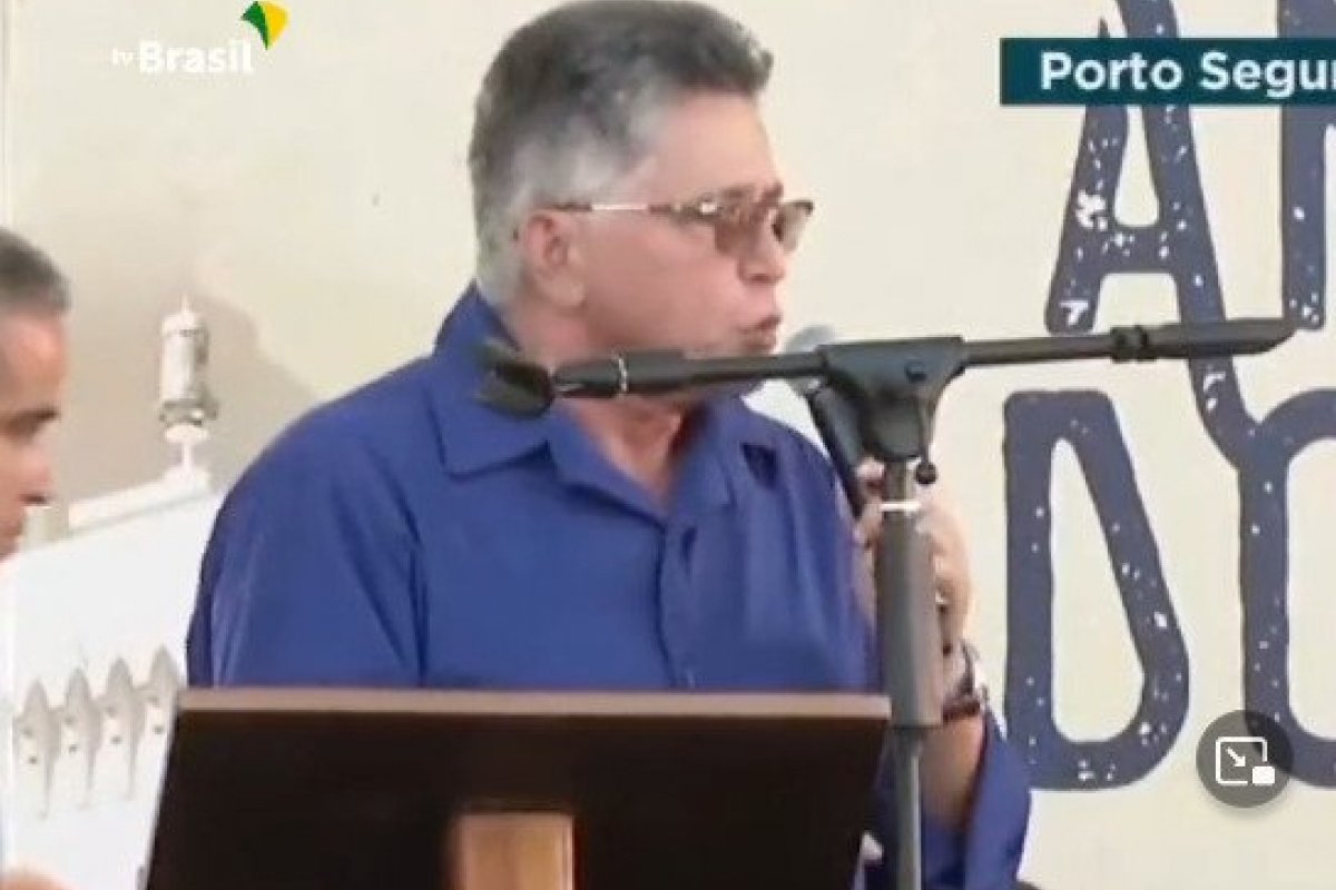 Vídeo: Bolsonaro na Bahia - prefeito de Porto Seguro comemora indulto concedido a Daniel Silveira