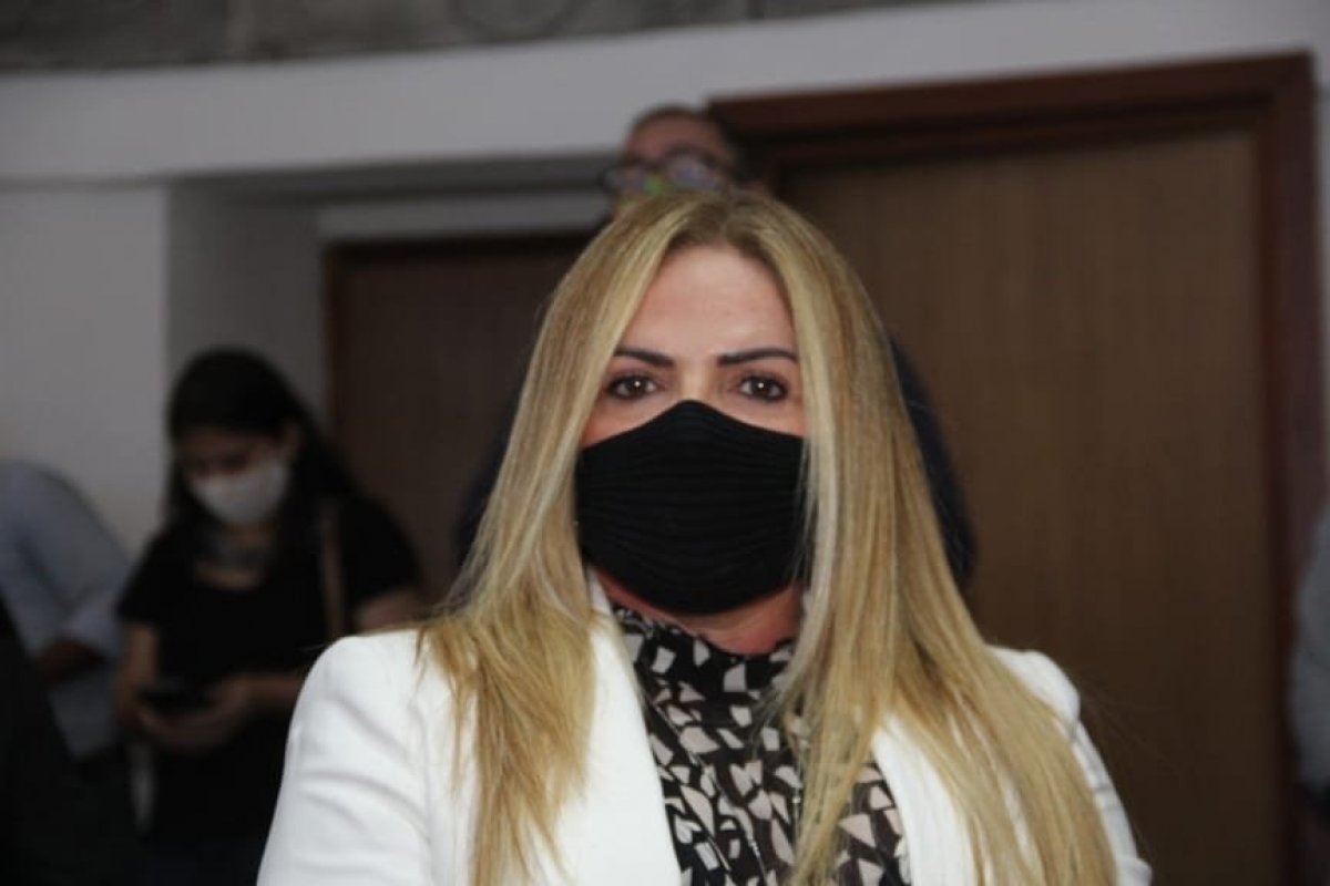 Em guerra declarada, Rui nomeia secretária do MDB exonerada por Bruno Reis 