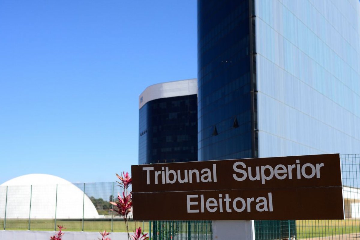 Federação Partidária: PT, PCdoB e PV protocolam registro no TSE