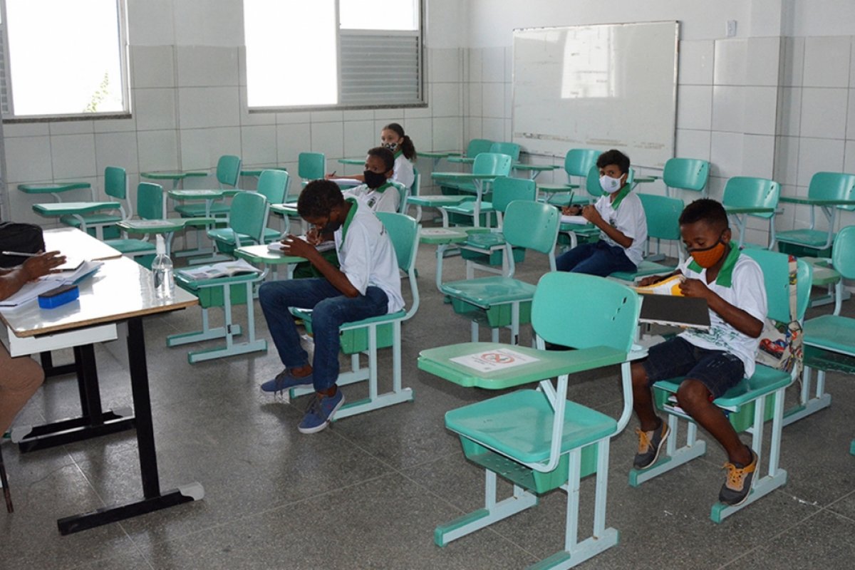 Feira de Santana: professores municipais retomam paralisação de atividades nesta segunda-feira (25) 
