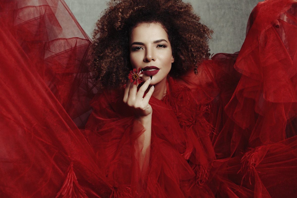 Vanessa da Mata apresenta turnê "Quando Deixamos Nossos Beijos na Esquina", neste sábado, em Barreiras   