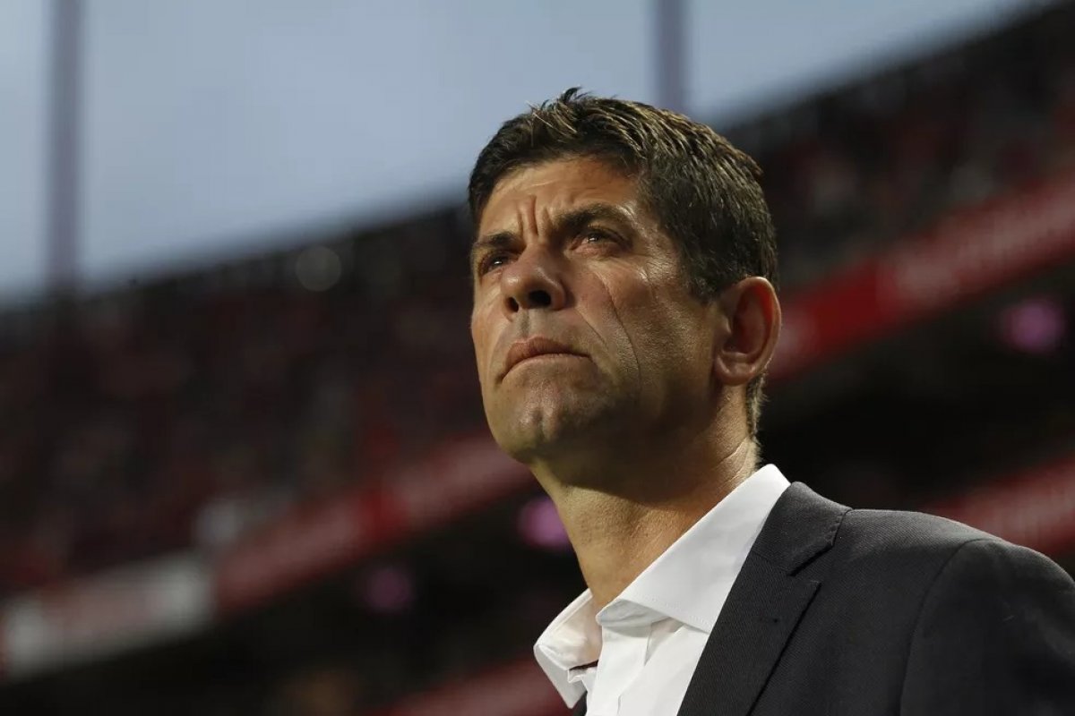 Vitória anuncia contratação do técnico Fabiano Soares