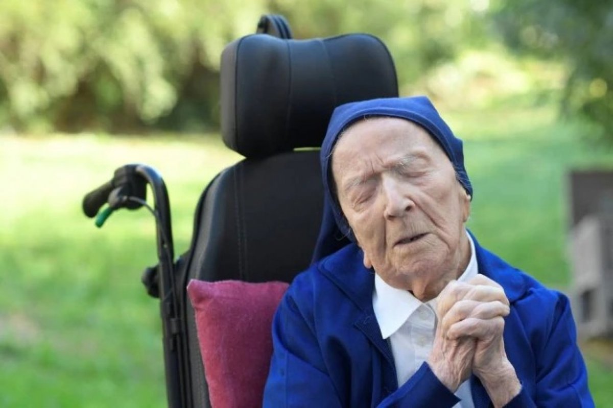 Freira francesa é a nova pessoa mais velha do mundo 