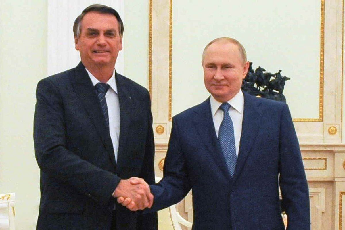 Bolsonaro comemora vinda de navios russos com fertilizantes ao Brasil