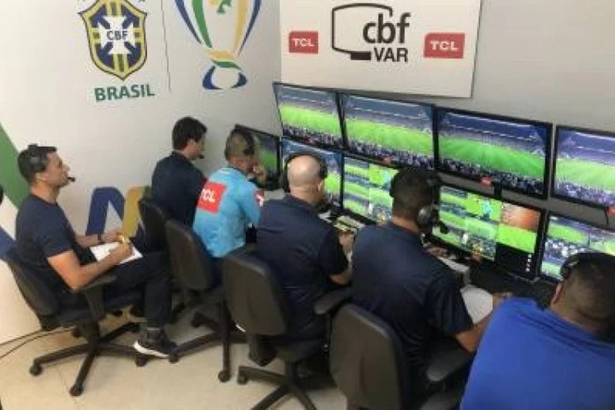 CBF demite diretor do VAR e nove integrantes da comissão 