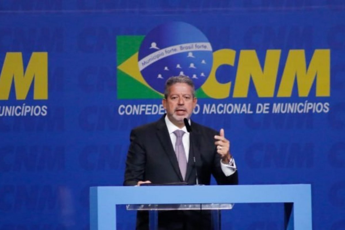 Lira quer votar projeto que regulamenta atividades das associações de municípios