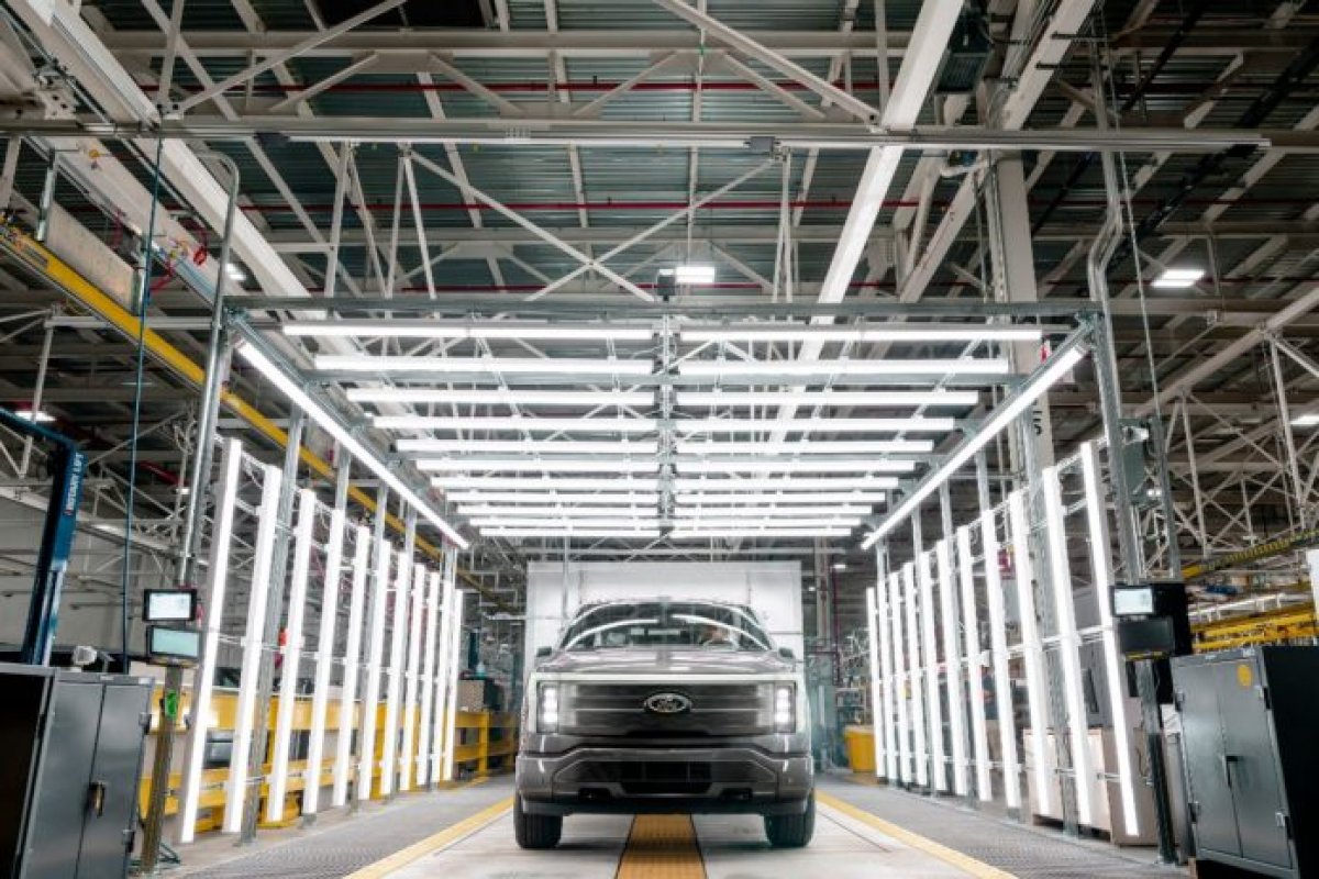 Ford diz já ter 200.000 encomendas da pick-up F-150 elétrica 