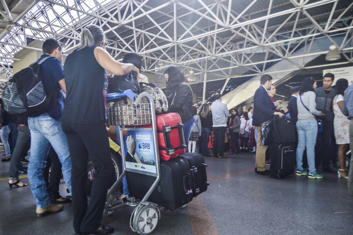 Câmara aprova retomada de despacho gratuito de bagagens em voos