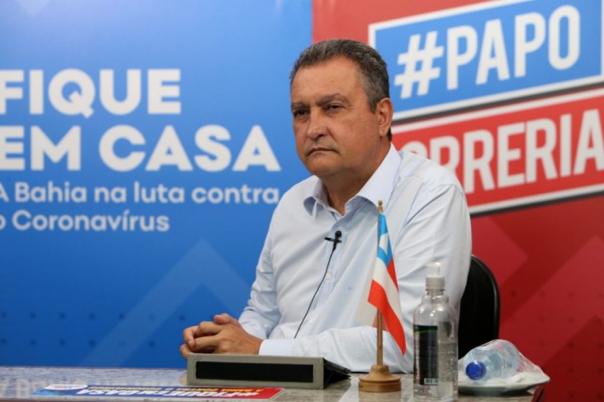 Rui Costa afirma ter contratado empresa de maconha por não ser fluente em inglês