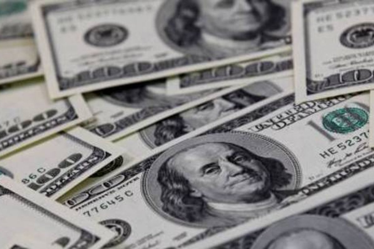 Dólar opera em alta e bate R$ 5,04