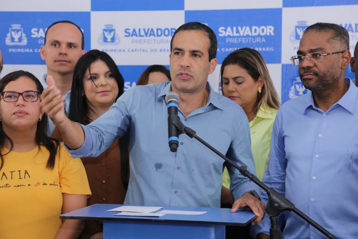‘Educação não se faz com discurso’, diz Bruno Reis ao autorizar reconstrução de escola em Salvador