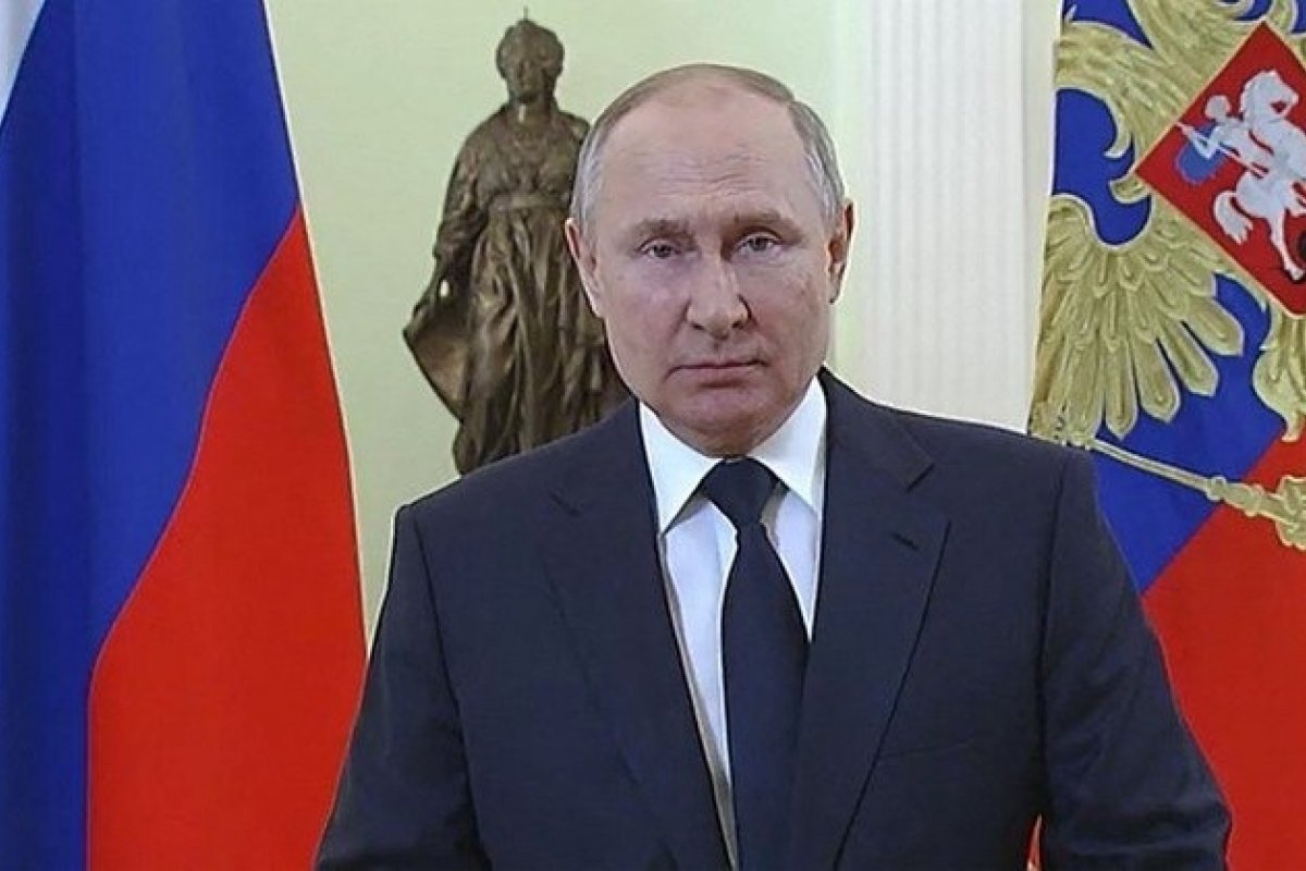 Vladimir Putin diz que Rússia resiste a sanções e promete resposta