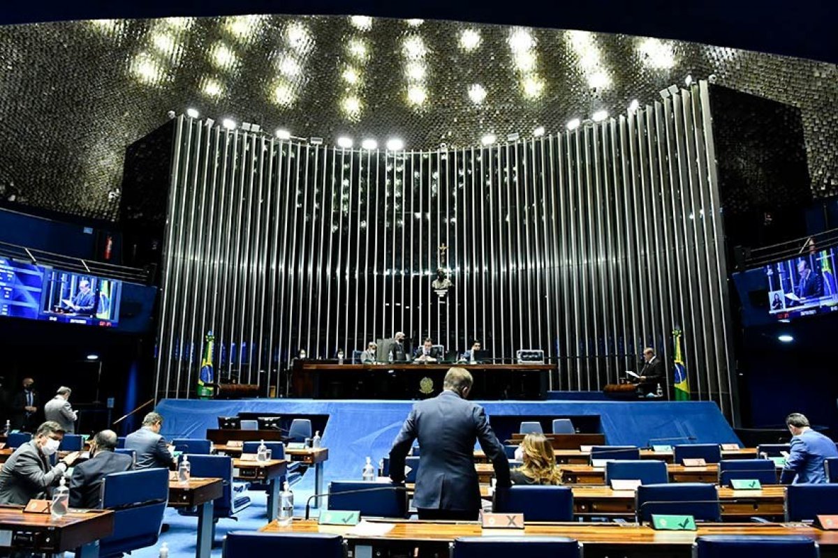 Câmara torna permanente valor mínimo de R$ 400 para o Auxílio Brasil