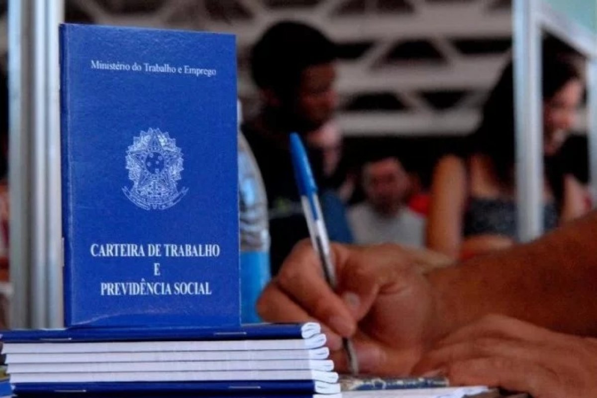 Mulheres negras são 65% das trabalhadoras domésticas no Brasil