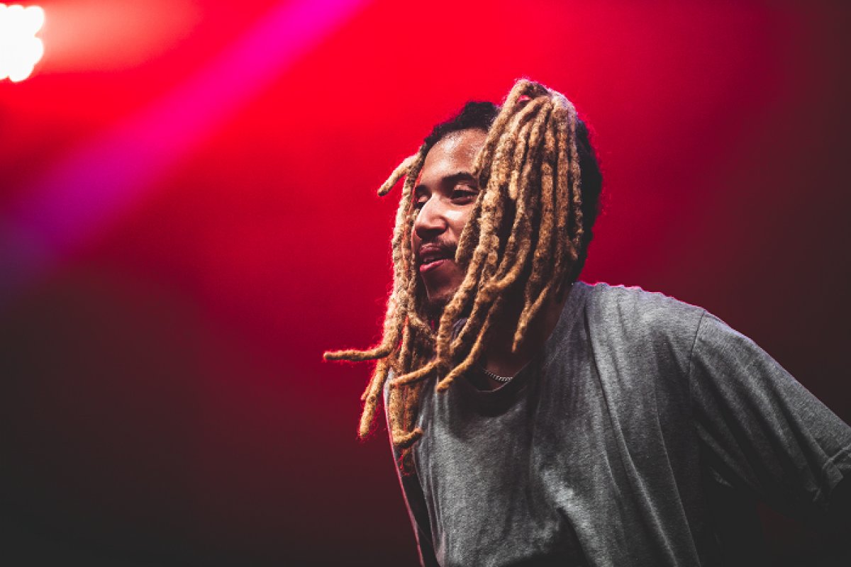 Rapper Young Piva estreia EP Encruzilhada com participações de Baco Exu do Blues e Dactes  