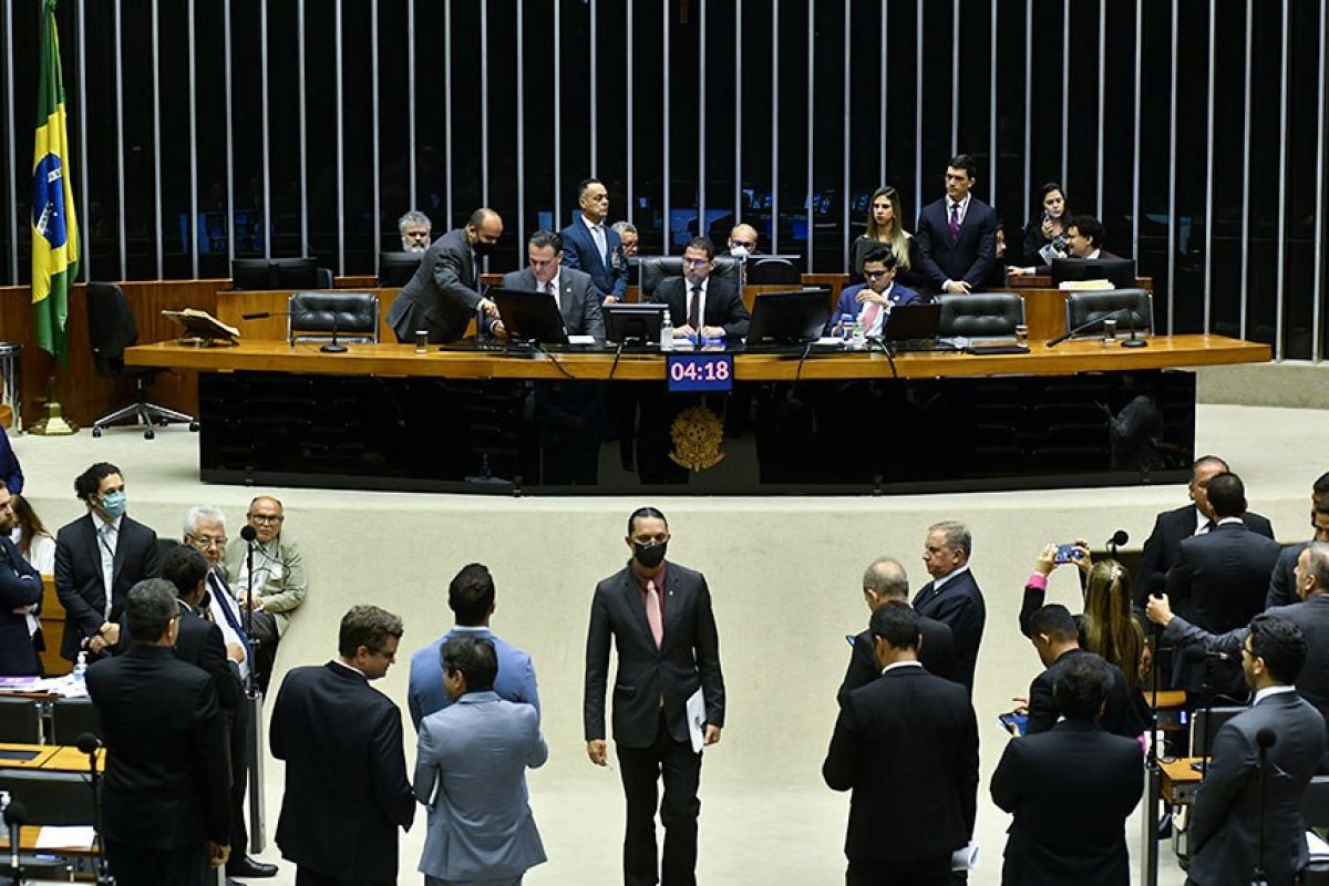 Líder do governo propõe acordo para votação de projetos de leis antes de análise de vetos presidenciais 