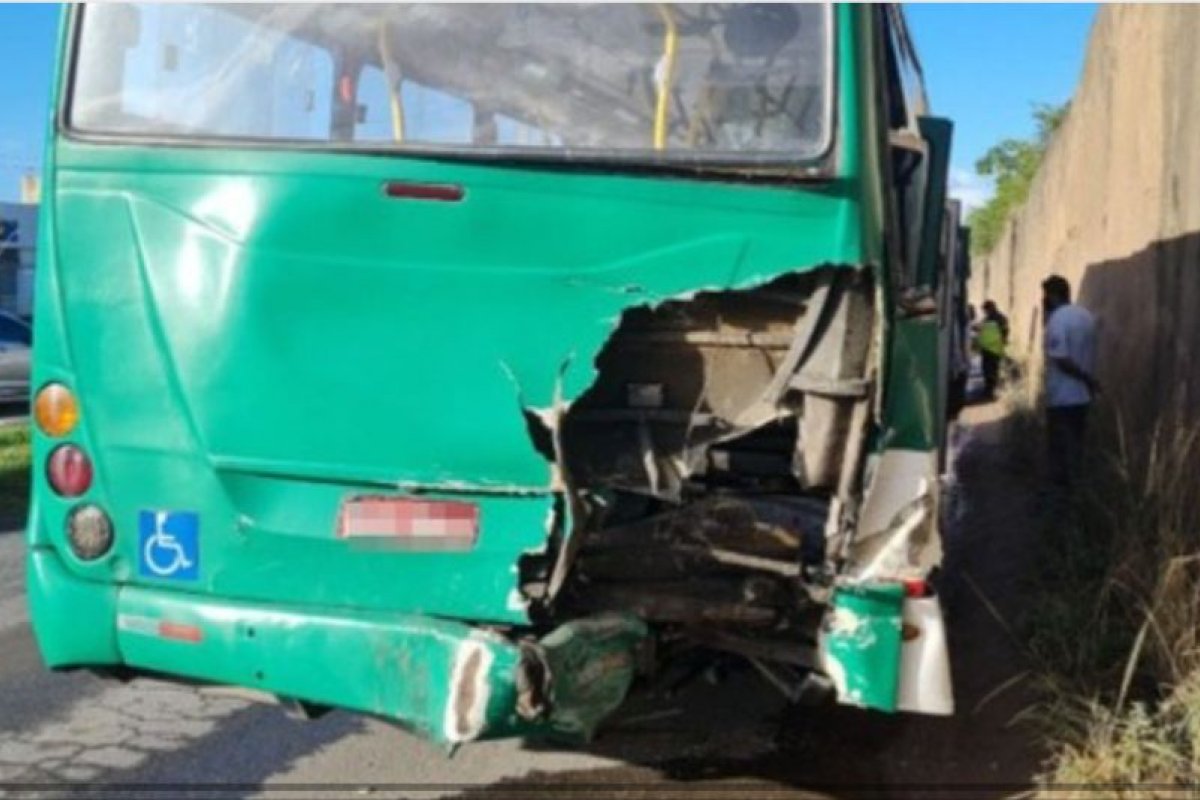Salvador: batida entre ônibus e caminhão deixa sete feridos na BR-324