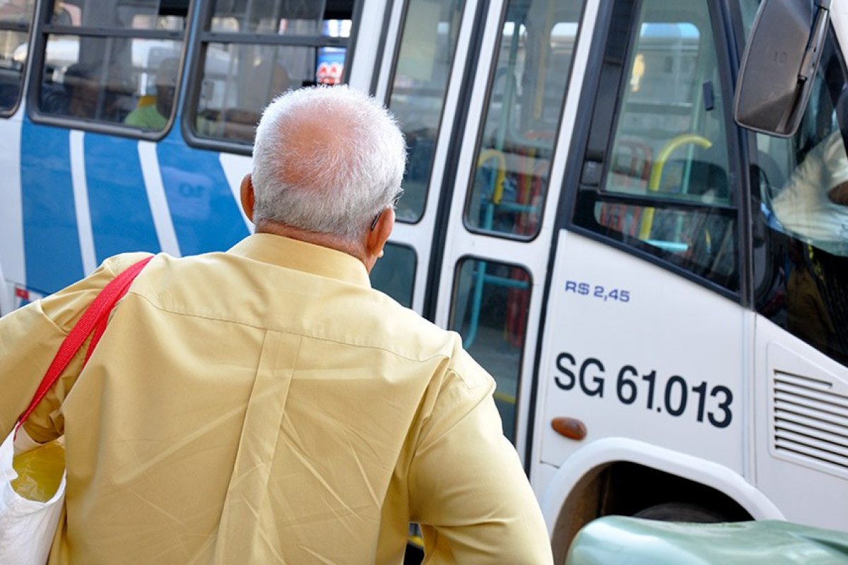 PL para garantir transporte público gratuito a idosos deve ser votada em maio