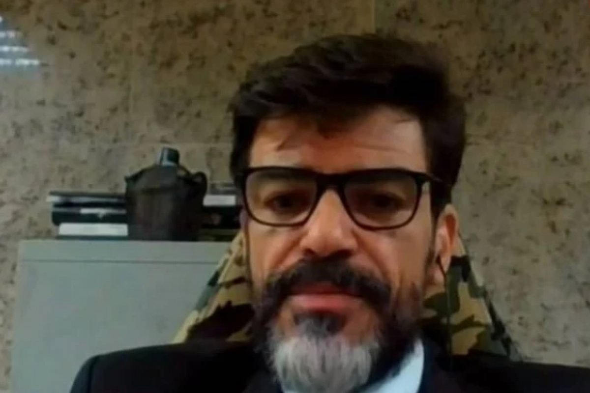 Bolsonaro tirou da Polícia Federal a autonomia dada pelo PT, diz delegado