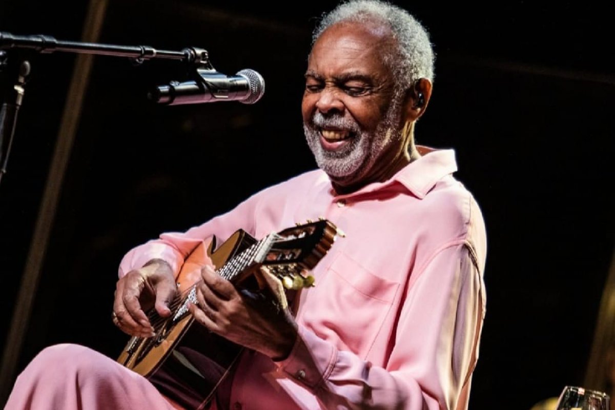 Vídeo: Gilberto Gil é ovacionado ao som de "é imortal" em show na Concha Acústica, em Salvador