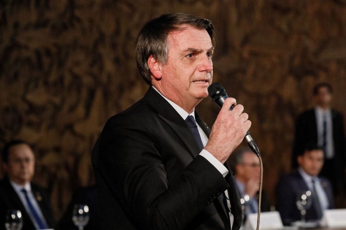 Bolsonaro afirma que pode ser "presidente sem partido"