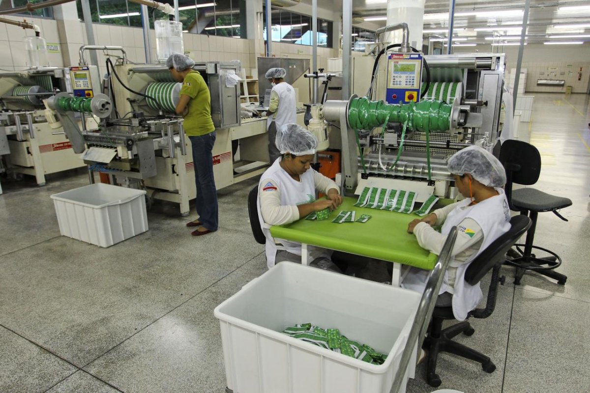 Confiança empresarial sobe em abril e atinge maior nível desde novembro de 2021